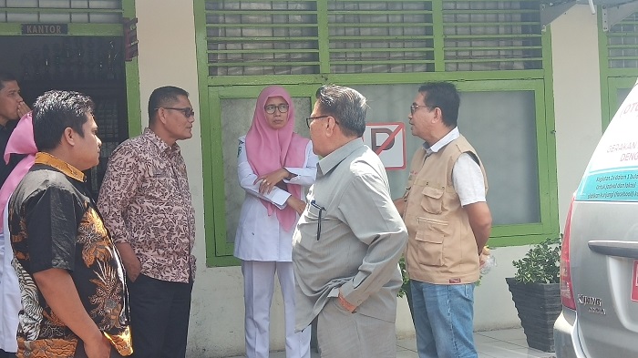 komisi-4-dprd-padang-sidak-ke-pukesmas-ulak-karang-pada-senin123.jpg