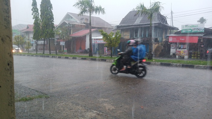 kondisi-hujan-di-jalan-tunggang-kelurahan-pasar-ambacang-kota-padang-sumatera-barat-sumbar.jpg