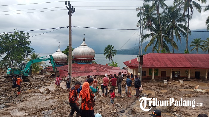 kondisi-keadaan-lokasi-banjir-bandang-yang-terjadi-di-jorong-gelapung.jpg