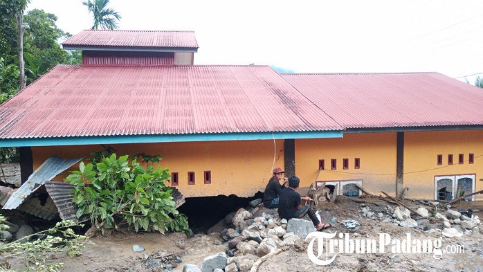 kondisi-rumah-warga-yang-terdampak-banjir-bandang-di-agam.jpg