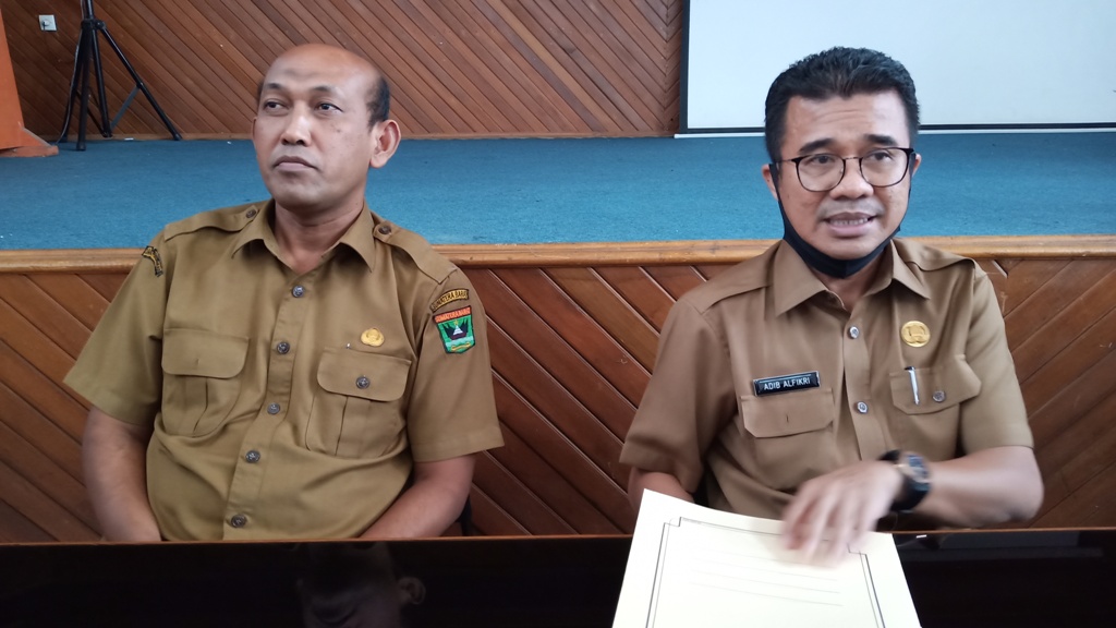 konferensi-pers-disdik-sumbar-soal-pelaksanaan-ppdb-sma-dan-smk-2020-senin-1372020.jpg