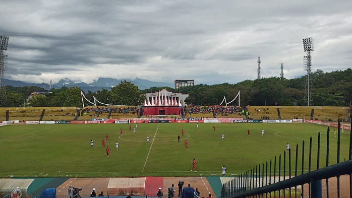 laga-semen-padang-fc-vs-ps-tira-persikabo-pada-liga-1-2019.jpg