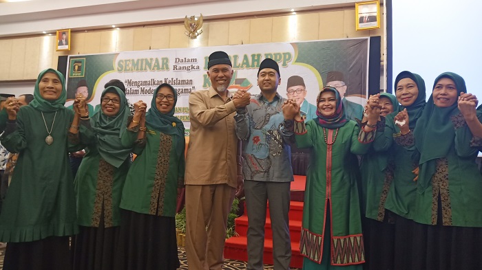 mahyeldi-audy-joinaldy-foto-bersama-saat-acara-seminar-harlah-ppp-di-hotel-pangeran-padang-selasa.jpg