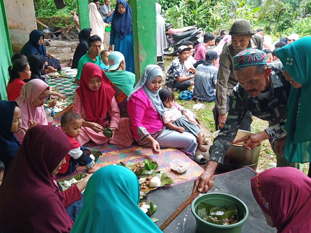 Makan ka Padang, Tradisi Warga Paraman Palembayan Saat Idul Adha, Seekor Sapi Digulai Bersama-sama