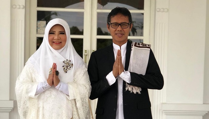 mantan-gubernur-sumbar-irwan-prayitno-dan-istrinya-nevi-zuairina.jpg