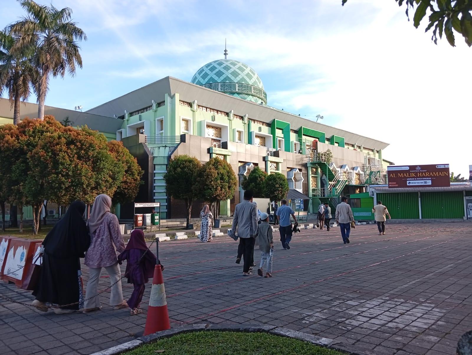 masjid-nurul-iman-padang-2752026.jpg