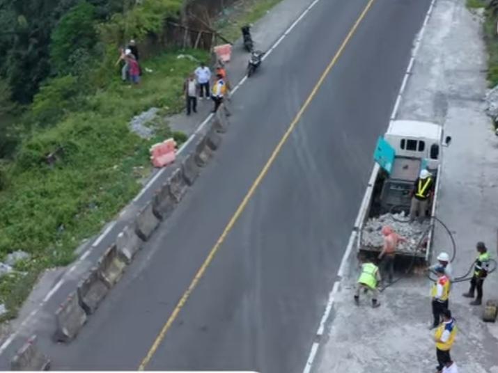 POPULER SUMBAR: Bappeda Sumbar Efisiensi Anggaran, BPJN Lebarkan Jalan Nasional di Lembah Anai