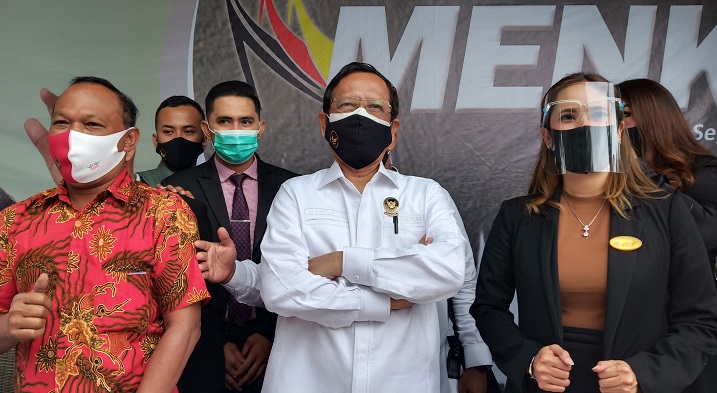 menko-polhukam-mahfud-md-saat-ngopi-basamo.jpg