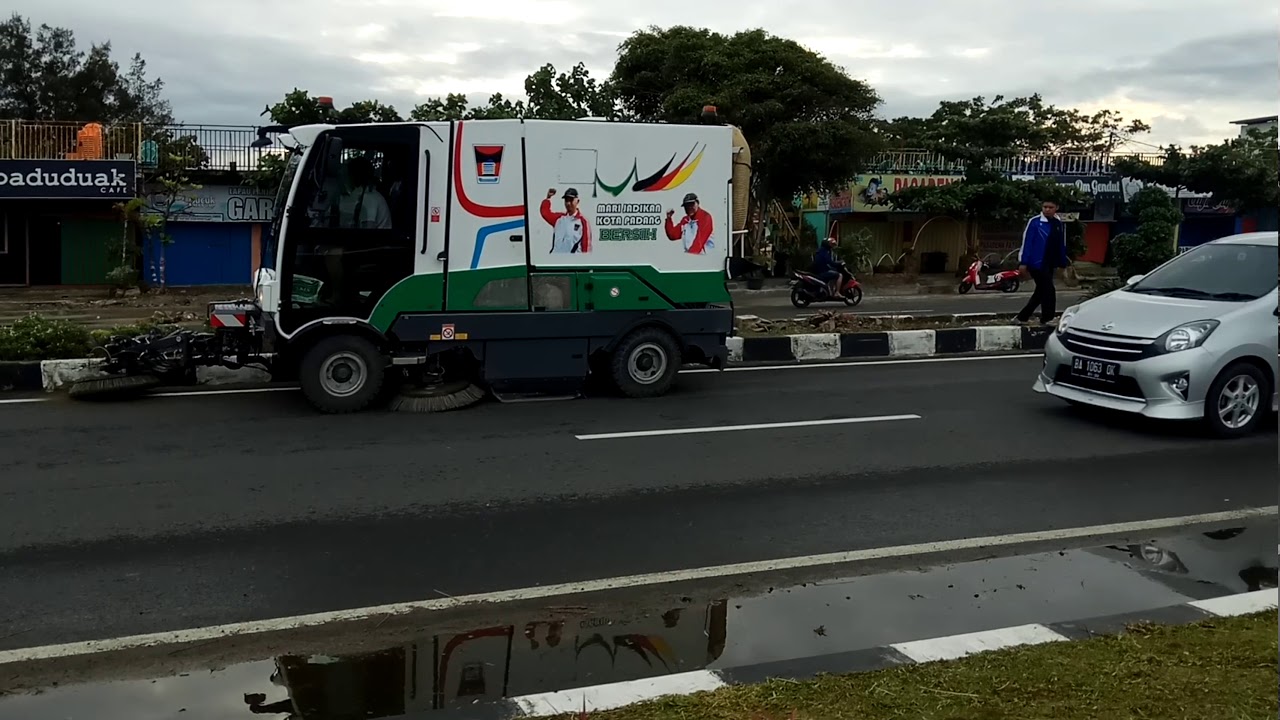 mobil-sweeper-kota-padang.jpg