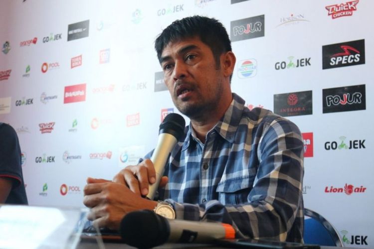 nilmaizar-pria-asal-sumbar-yang-kini-jadi-pelatih-persela-lamongan-pernah-di-semen-padang-fc.jpg