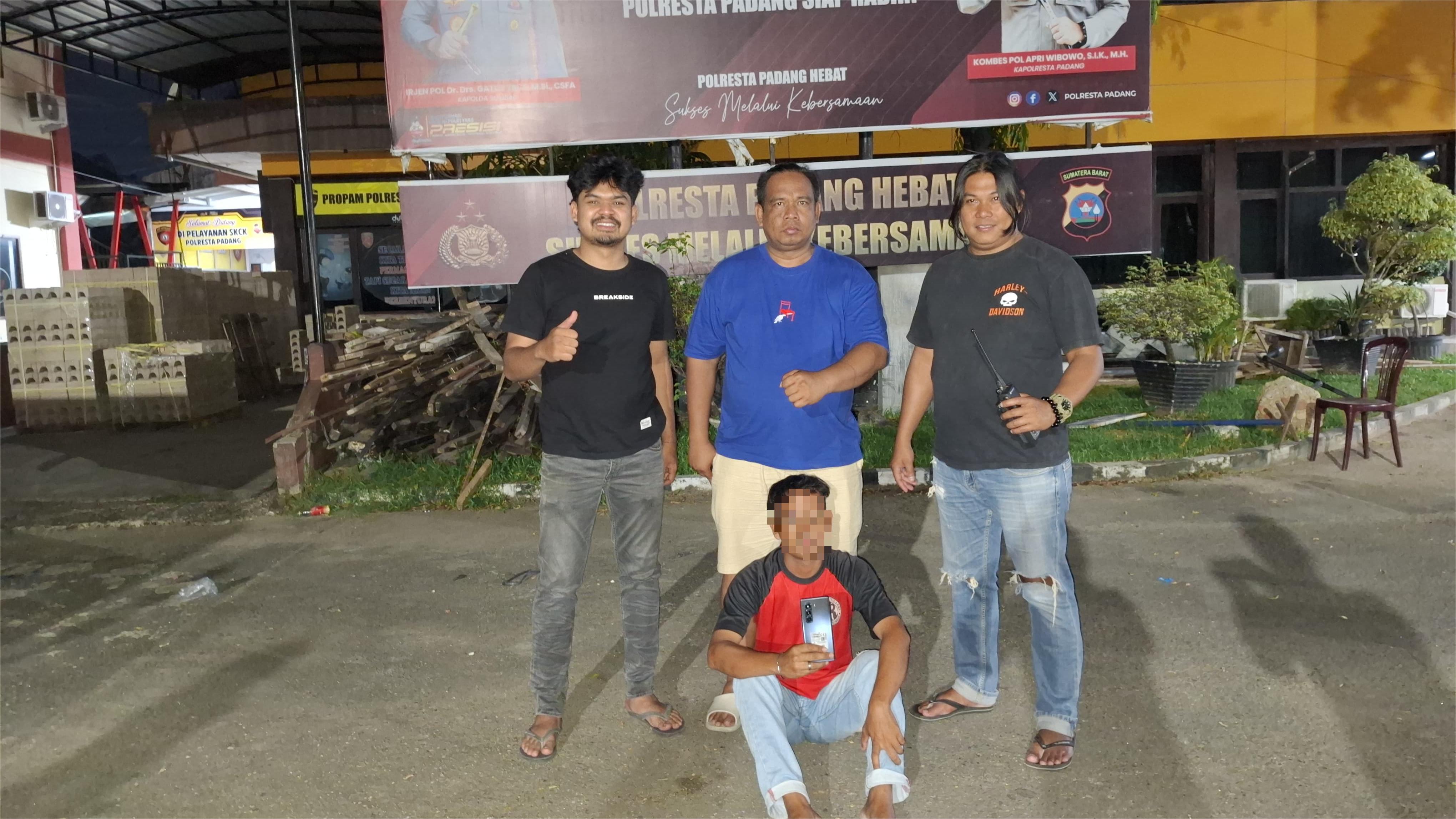 pelaku-pencurian-HP-di-Padang-2312026.jpg