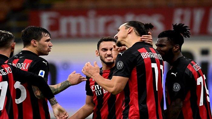 pemain-depan-ac-milan-asal-swedia-zlatan-ibrahimovic-2nd-r.jpg