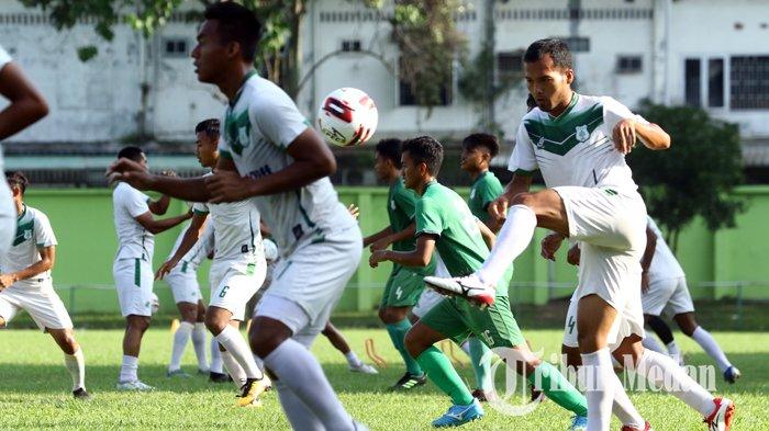 pemain-psms-medan-mengikuti-latihan-rutin-di-stadion-kebun-bunga-medan.jpg