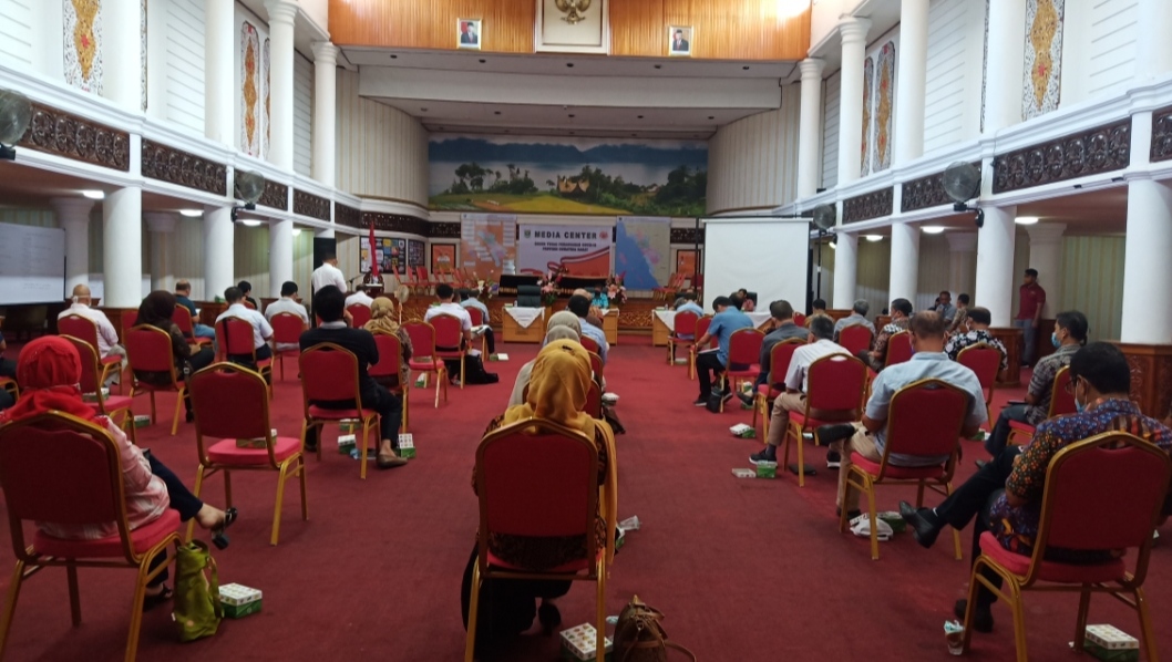 pemprov-sumbar-beserta-jajaran-melakukan-rapat-koordinasi.jpg