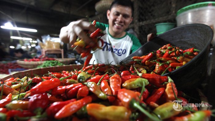 penjual-cabai-rawit-domba-di-pasar-kosambi-bandung.jpg