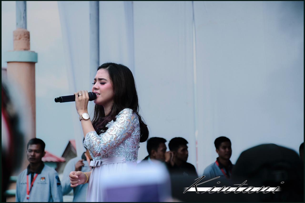 penyanyi-cantik-berdarah-minang-kintani-putri-medya.jpg