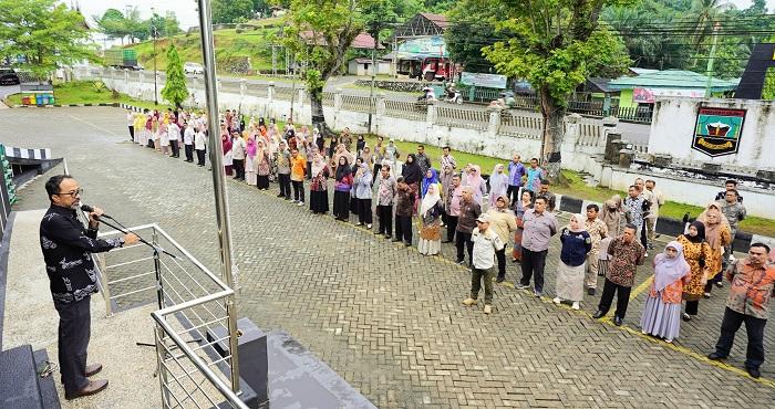 Pjs Bupati Sijunjung Pimpin Apel Perdana, Tekankan Semangat Bekerja dan Netralitas di Pilkada 2024