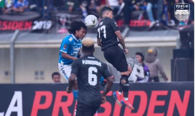 persib-bandung-vs-ps-tira.jpg