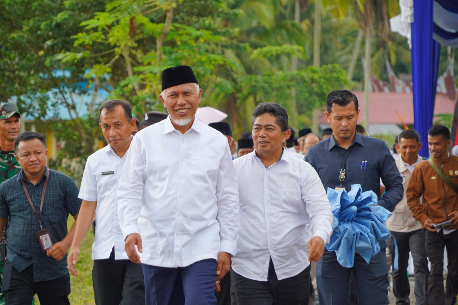 Berkah Awal Tahun, Gubernur dan Binda Sumatera Barat Resmikan Listrik Gratis di Tanah Datar