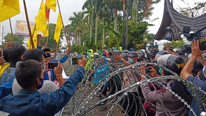 Pernyataan Sikap PKC PMII Sumbar: Tuntut Presiden Jokowi untuk Tidak Tanda Tangani UU Cipta Kerja