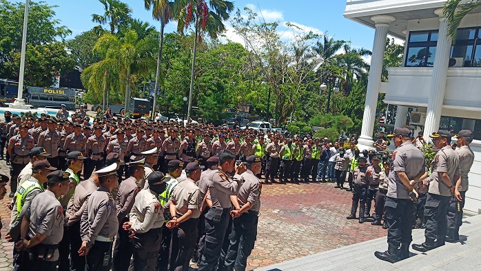 ratusan-personel-kepolisian-melaksanakan-apel-pengamanan-aksi.jpg
