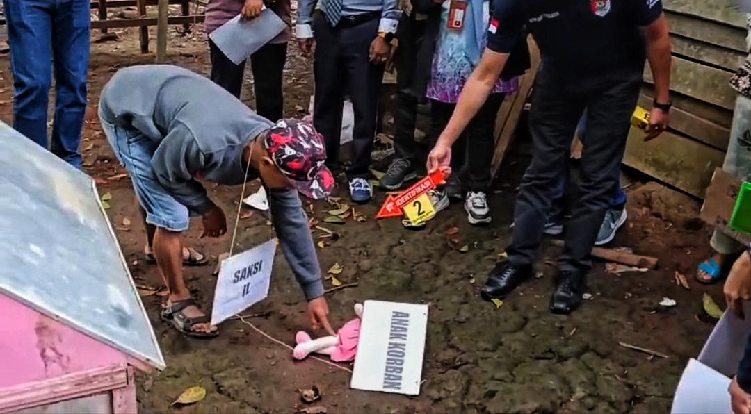 Rekonstruksi Pembunuhan Bayi di Bukittinggi, Polisi Temukan 5 Adegan Beda dengan Keterangan Pelaku
