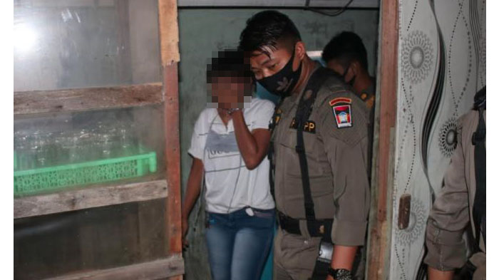 Nekat Beroperasi di Bulan Ramadhan, Kafe Karaoke di Kuranji Padang Didatangi Satpol PP