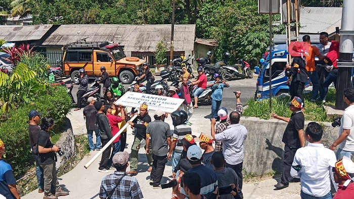 sejumlah-warga-tergabung-dalam-lubuk-kilangan-bangkit-bersama.jpg