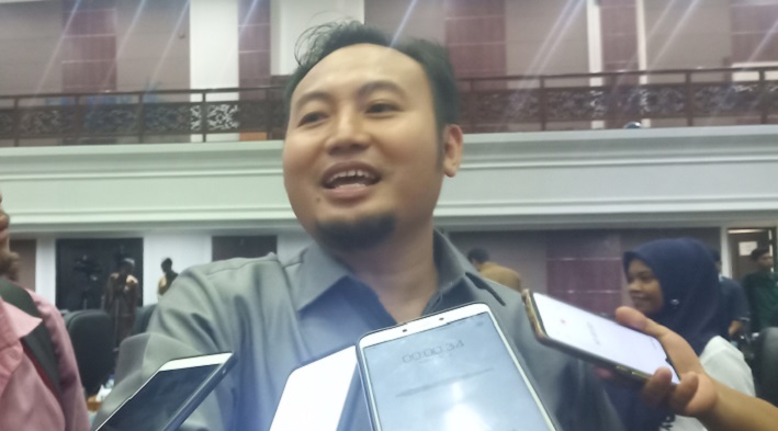 sekretaris-fraksi-pks-dprd-sumbar-rahmat-saleh-saat-ditemui-awak-media.jpg