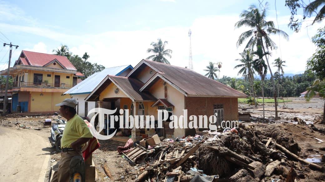 sisa-material-banjir-bandang-di-salareh-aia-agam-19122025.jpg