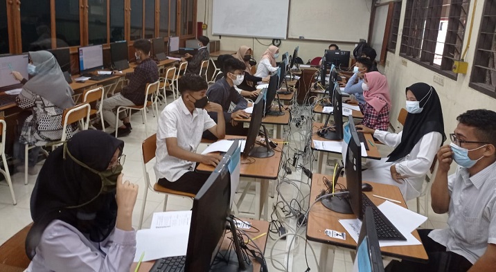 suasana-pelaksanaan-utbk-tahun-2021-di-unp.jpg