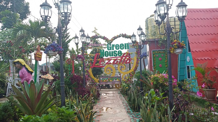 taman-bunga-green-house-lezatta-di-bukitinggi.jpg