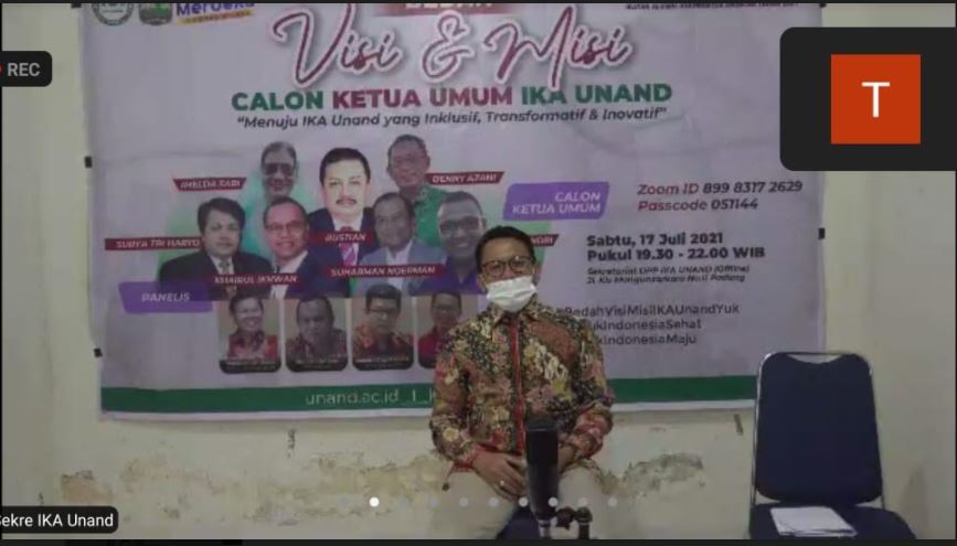 teddy-alfonso-sedang-menjadi-moderator-bedah-visi-dan-misi-caketum-ika-unand-periode-2021-2025.jpg