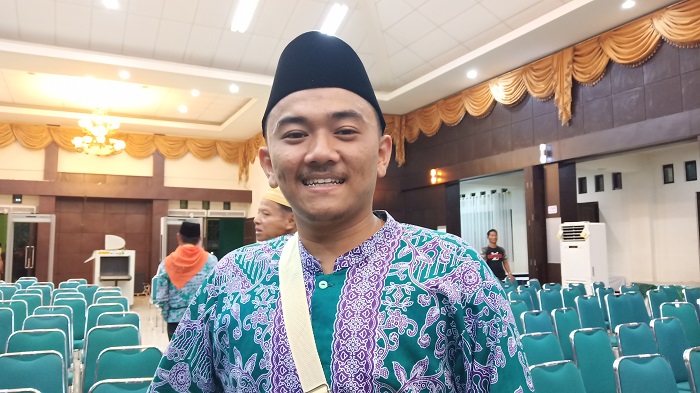 Fikril dan Maksum Jadi Jamaah Calon Haji Termuda dan Tertua dari Pasaman Barat Sumbar