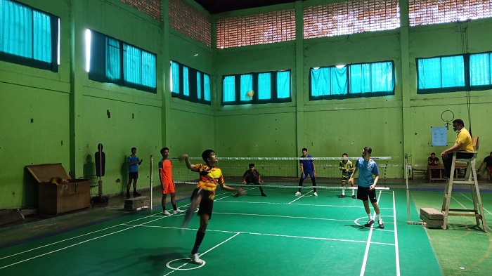 tim-sepak-takraw-sumbar-sedang-melakukan-latihan-di-gedung-pplp-kota-padang.jpg