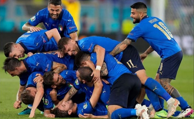 timnas-italia-berhasil-melibas-timnas-swiss-dan-menjadi-tim-pertama.jpg