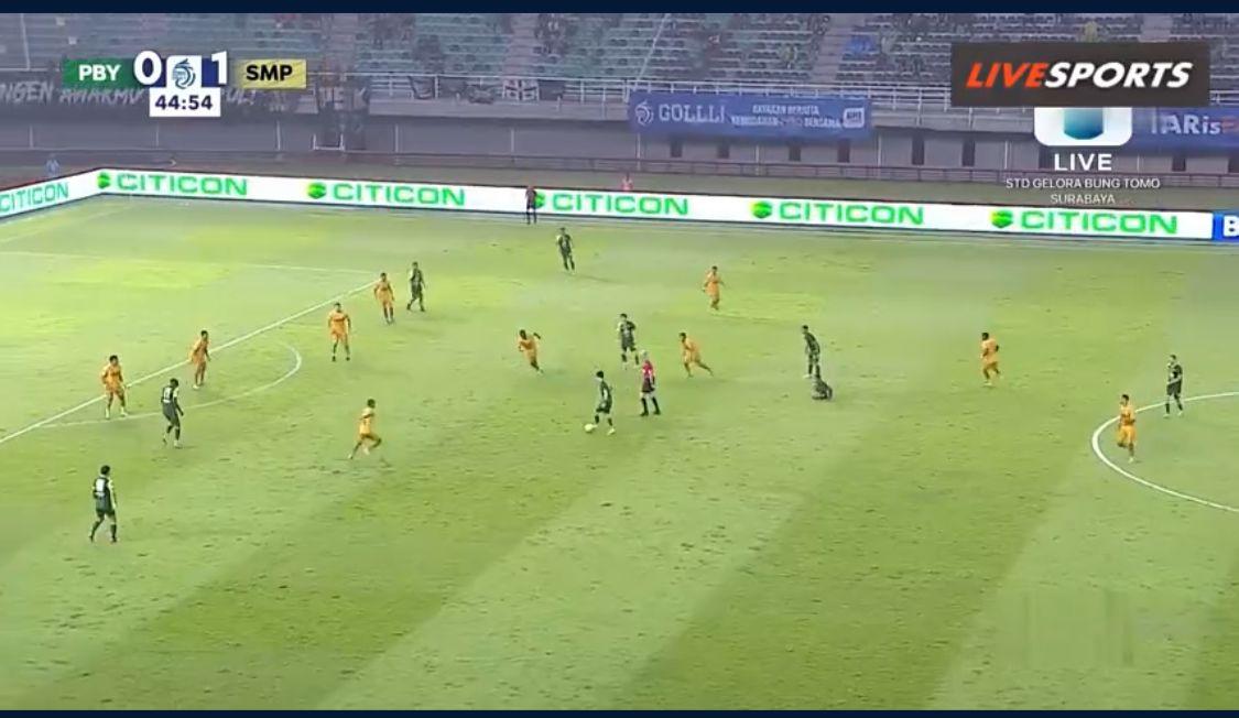 Stewart Bawa Semen Padang FC Unggul Sementara 1-0, Hingga Turun Minum Babak Pertama