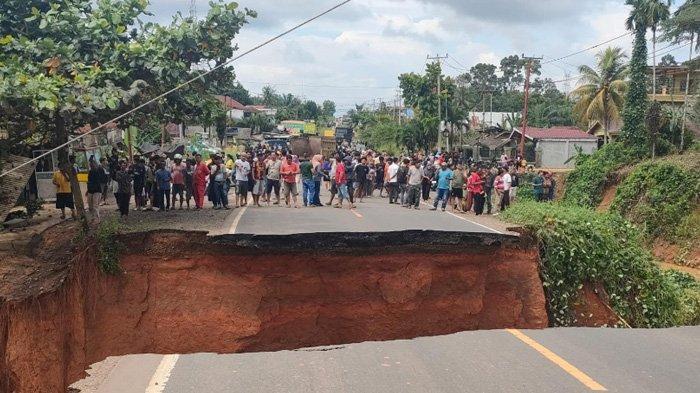 uhan-Kabupaten-Bungo-terputus-Minggu-232025-Jalan-putus-itu-kira-kira-se.jpg
