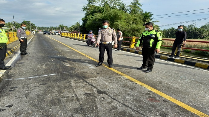unit-laka-satlantas-polres-padang-pariaman-saat-menangani.jpg