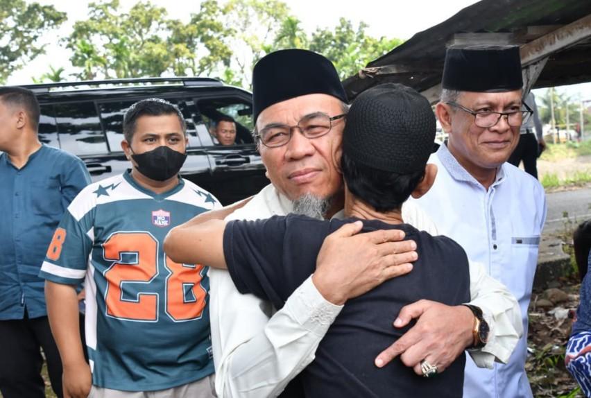 wawako-serahkan-bantuan-kebakaran-di-jati.jpg