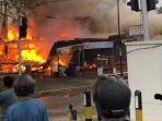 7-petak-bangunan-ludes-terbakar-api-di-Jalan-Lintas-Sumatra.jpg