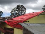 Angin Kencang Hantam Sekolah Dasar di Bukik Batabuah Agam, Atap Ruangan Olahraga Berhamburan