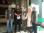 Anggota-Bawaslu-Budi-Santos-dan-jajaran-di-Kantor-Bawaslu-Kota-Solok.jpg
