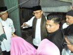 Anton-dan-istri-beserta-keempat-anaknya-dijemput.jpg