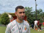 Asisten-Pelatih-Semen-Padang-FC-Luis-Braganca-Sabtu-1112025.jpg
