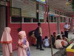 Aturan-Pakaian-Adat-di-Sekolah-Dinilai-Memberatkan-Orang-Tua-Siswa-Harganya-Mahal.jpg