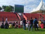 BRI-LIGA-1-Suasana-nonton-bareng-pertandingan-Semen-Padang-FCaaa.jpg