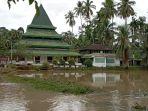 Banjir-Rendam-Lareh-Nan-Panjang-Selatan-Ikan-dan-Sapi-Hanyut-Kerugian-Puluhan-Juta-Rupiah.jpg