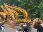 Barang-bukti-empat-unit-alat-berat-yang-diamankan-terkait-galian-C-oleh-pihak-kepolisian.jpg