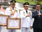 Bupati-Dharmasraya-Sutan-Riska-Tuanku-Kerajaan-terima-penghargaan-Kinerja.jpg